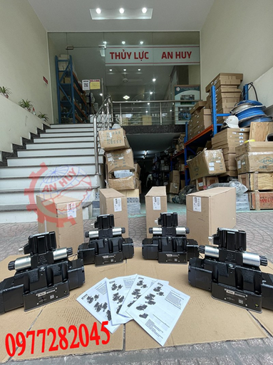 Van-Parker D91FBE02HC4NG0014.jpg